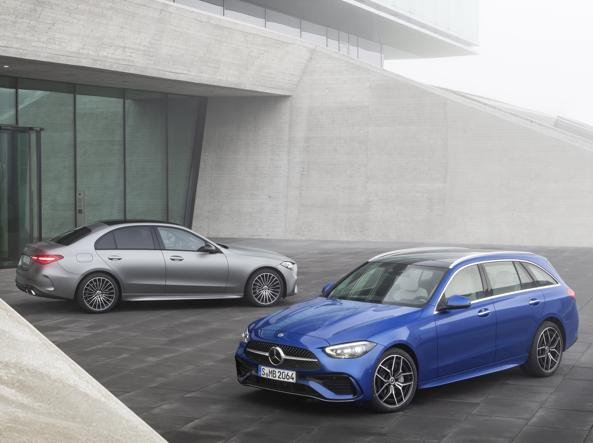 The new Mercedes C-Class: the SW in the foreground, behind the sedan