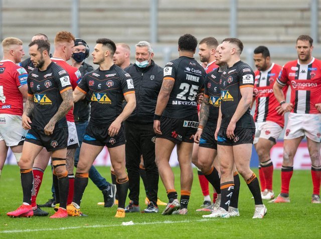Coach Daryl Powell, center, with his Tigers players after the dramatic win over Salford.  Photograph by Tony Johnson.