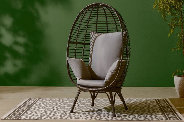 The Tesco Rattan Egg Chair is completely on trend - and only £ 1 more than Aldi's sold-out version