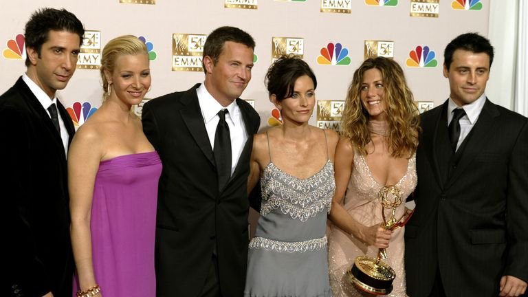 Friends David Schwimmer, Lisa Kudrow, Matthew Perry, Courteney Cox Arquette, Jennifer Aniston and Matt LeBlanc at the 2002 Emmys