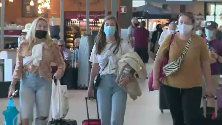 Britons scramble to leave Portugal on last day before coronavirus quarantine restrictions go into effect