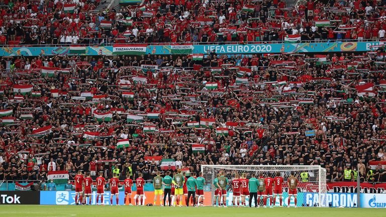 Soccer Football - Euro 2020 - Group F - Hungary v Portugal - Puskas Arena, Budapest, Hungary - June 15, 2021 Hungarian players applaud fans after Pool match via REUTERS / Alex Pantling