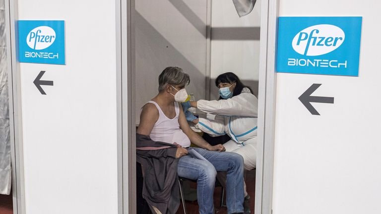 FILE PHOTO: A man receives a second dose of Pfizer-BioNTech's coronavirus disease (COVID-19) vaccine in Hall Three of the Belgrade Fair in Belgrade, Serbia on April 13, 2021. REUTERS / Marko Djurica / File Photo