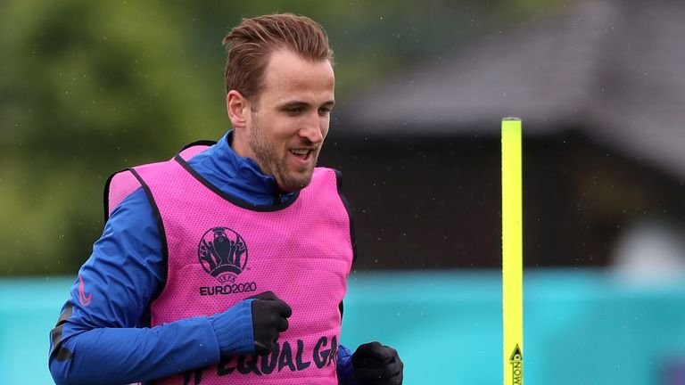 Harry Kane trains with England on Monday