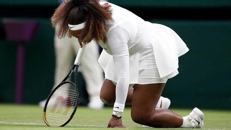     Serena Williams of the United States reacts after injuring herself in her first round match against Belarus' Aliaksandra Sasnovich REUTERS / Peter Nicholls