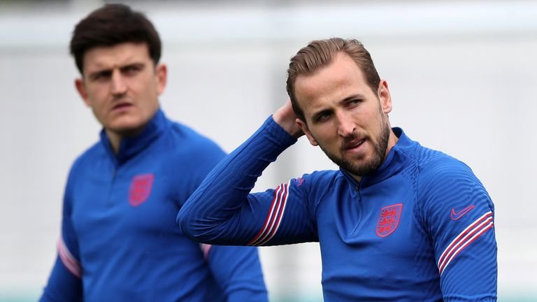 Harry Maguire (L) and Harry Kane looked relaxed during England's training session