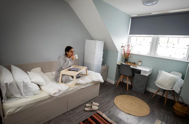 Times Series: A young doctor from Barnet Hospital in his room at Graseby House.  Credit: Royal Free Charity