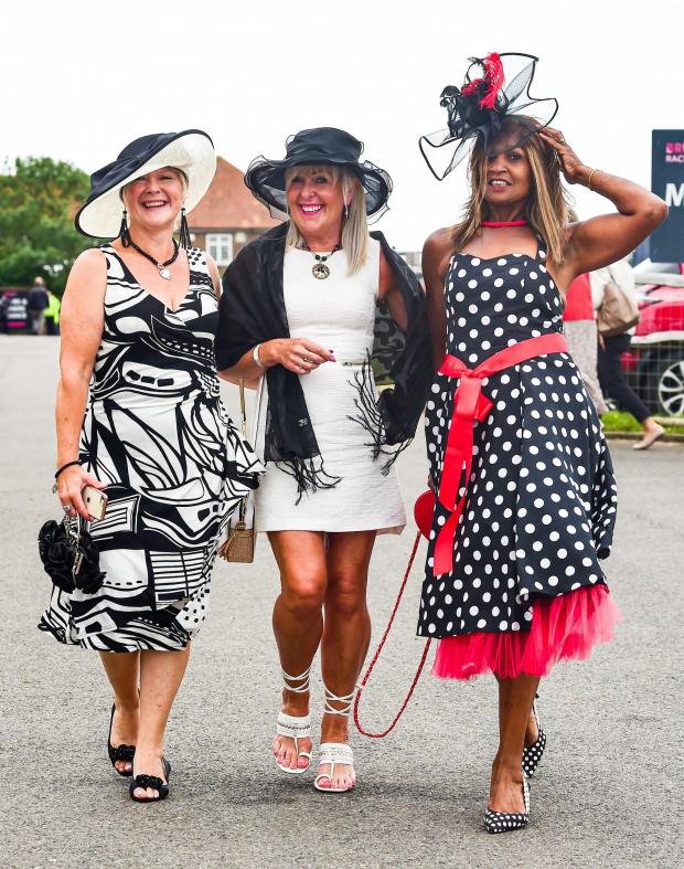 L'Argus: Ladies Day Brighton Races 05 August