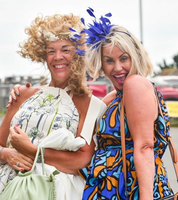 L'Argus: Ladies Day Brighton Races 05 August