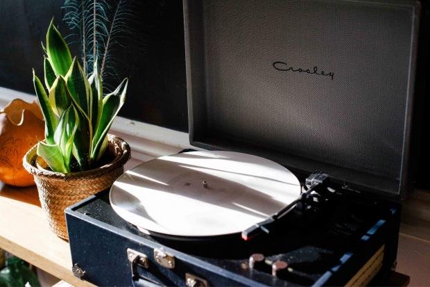 Times Series: Discover the best record players.  (Cloth)