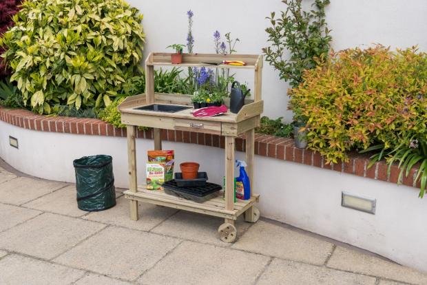 Times series: Potting table with wheels (Christow)