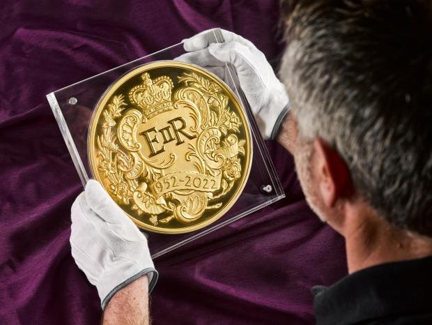 Times Series: The largest coin ever made to mark the Queen's Platinum Jubilee.  Credit: Royal Mint