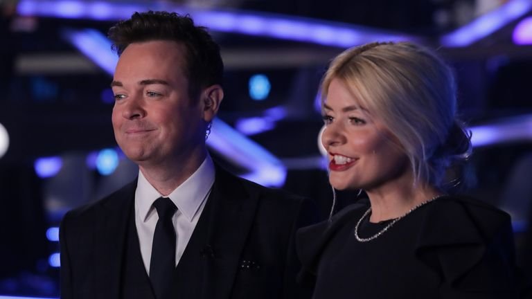 Holly Willoughby and Stephen Mulhern presenting Dancing on Ice in 2022